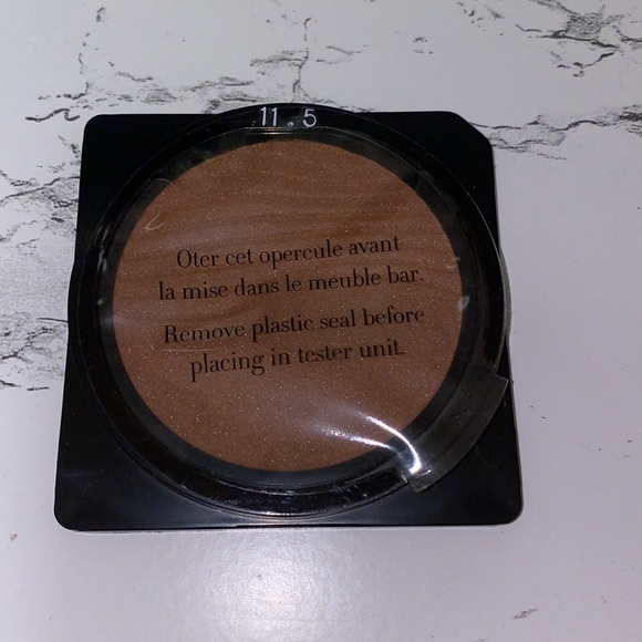Never used, Armani Neo Nude powder 11.5
Doesn’t have the compact case, just pan - Picture 2 of 2
